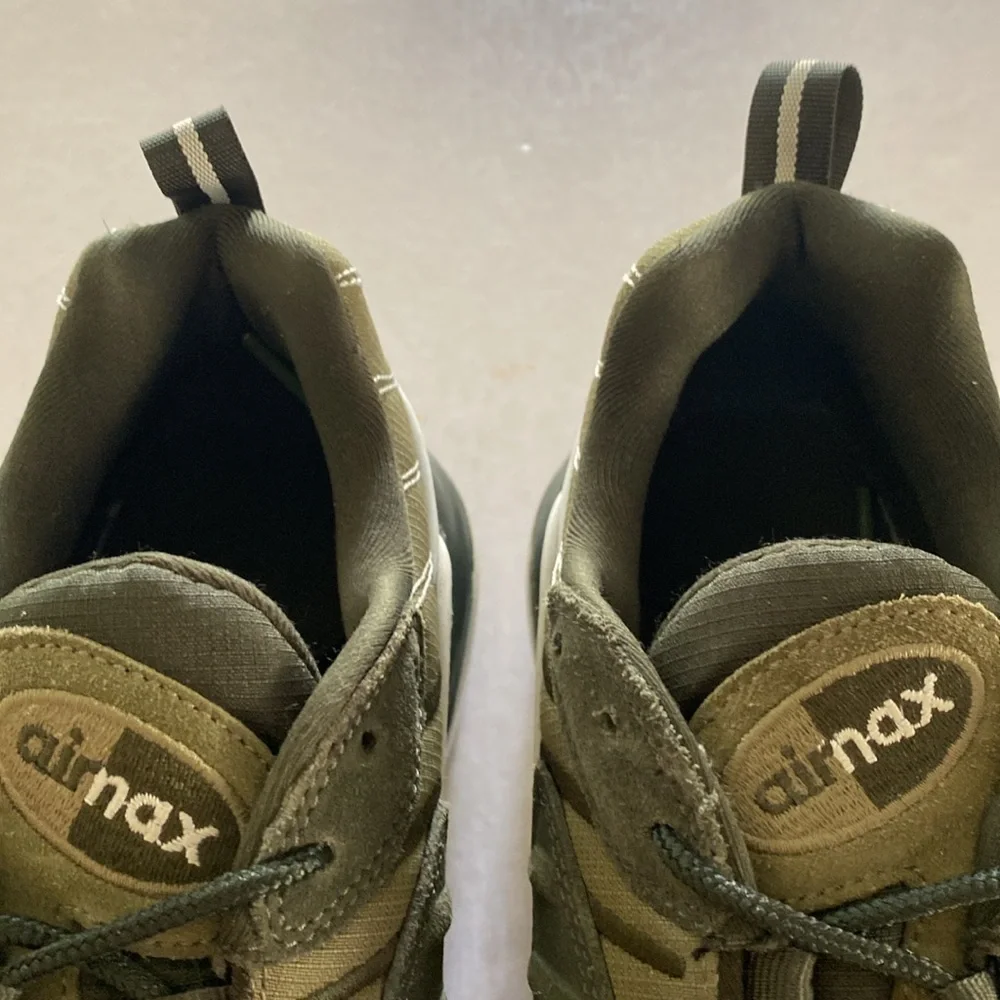 Nike AirMax 98 Sequoia/Medium Olive /Pure Platinum Colorway 640744-300 Sz 10.5